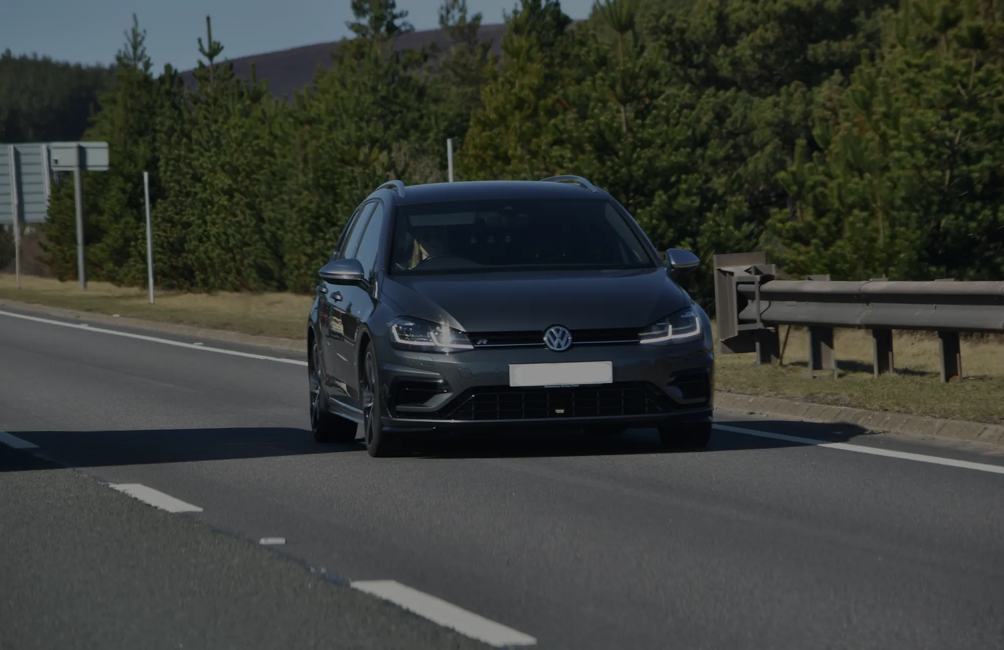 Volkswagen Golf R Variant in Racing Blue
